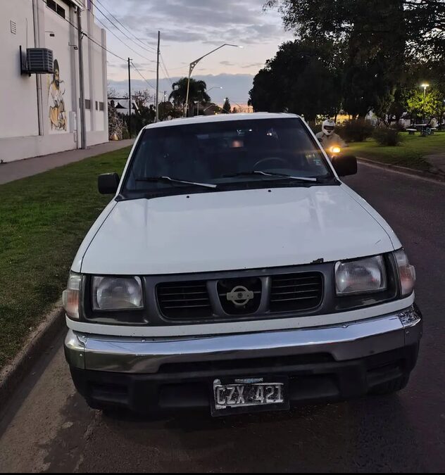 Vendo camioneta Nissan