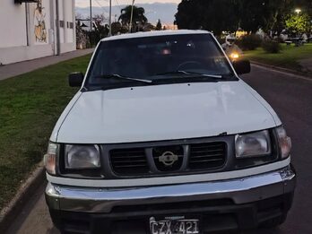 Vendo camioneta Nissan