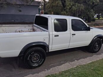 Vendo camioneta Nissan