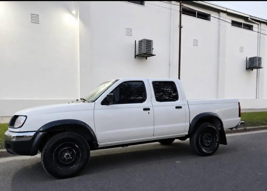 Vendo camioneta Nissan