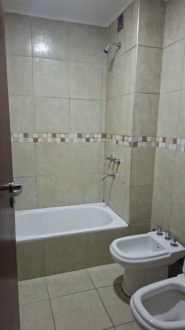 ALQUILO MODERNO DEPARTAMENTO CÉNTRICO Y A CUADRAS DE PARQUE URQUIZA