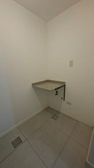 ALQUILO MODERNO DEPARTAMENTO CÉNTRICO Y A CUADRAS DE PARQUE URQUIZA