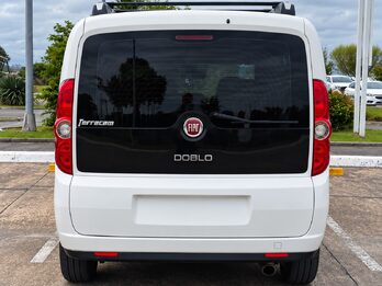FIAT DOBLO 1.4 ACTIVE 16v FAMILY 7AS - AÑO 2.014