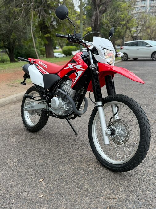 VENDO TORNADO 2024 CON 3 MIL KM