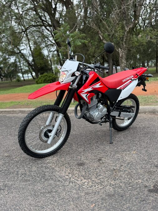 VENDO TORNADO 2024 CON 3 MIL KM