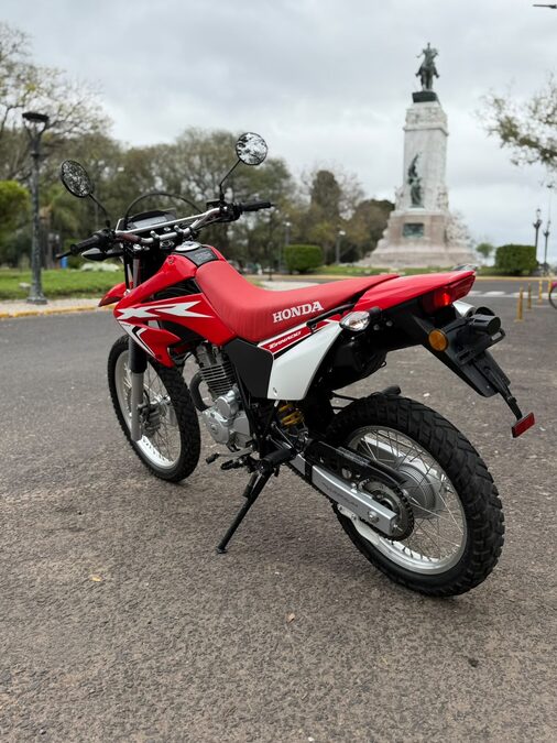 VENDO TORNADO 2024 CON 3 MIL KM