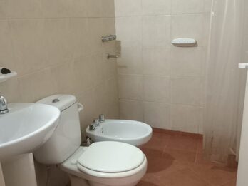 PARTICULAR Un dormitorio frente al nuevo shopping