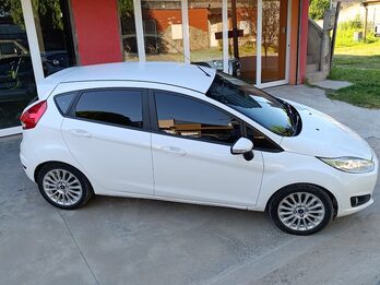 FIESTA SE IMPECABLE VENDO PERMUTO