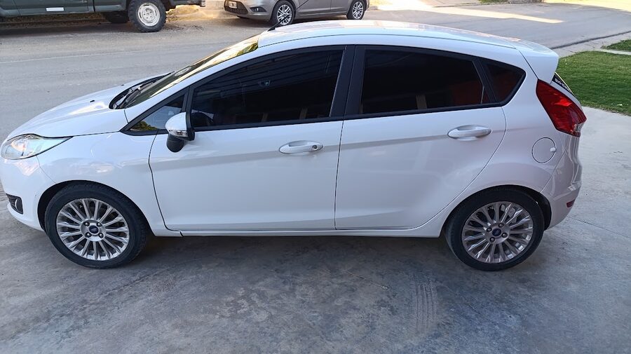 FIESTA SE IMPECABLE VENDO PERMUTO