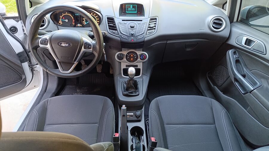 FIESTA SE IMPECABLE VENDO PERMUTO