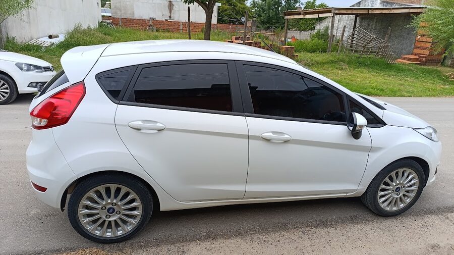 FIESTA SE IMPECABLE VENDO PERMUTO