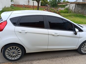 FIESTA SE IMPECABLE VENDO PERMUTO