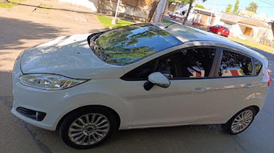 FIESTA SE IMPECABLE VENDO PERMUTO