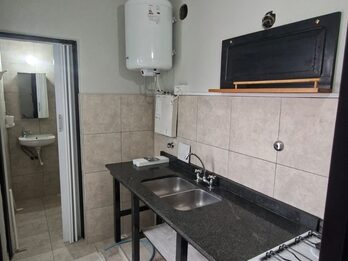 ALQUILO MONOAMBIENTE EN PLENO CENTRO CON COCINA SEPARADA