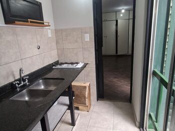 ALQUILO MONOAMBIENTE EN PLENO CENTRO CON COCINA SEPARADA