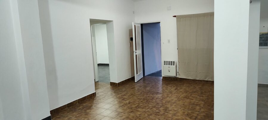 DUEÑO ALQUILA CASA,  SIN INTERMEDIARIOS, SIN GASTOS DE ESCRIBANIA NI DEPOSITO INICIAL