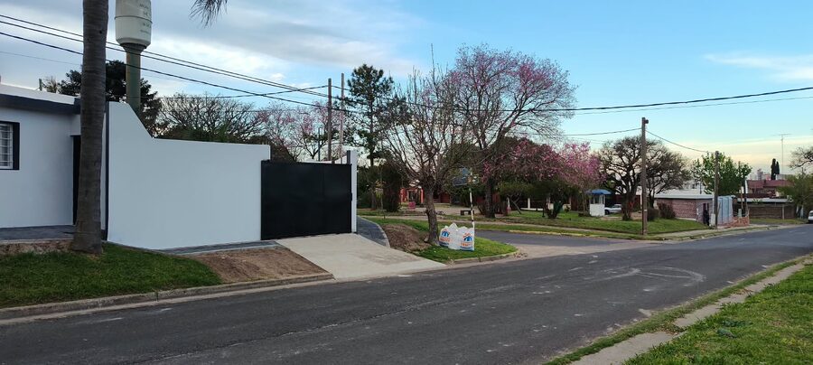 DUEÑO ALQUILA CASA,  SIN INTERMEDIARIOS, SIN GASTOS DE ESCRIBANIA NI DEPOSITO INICIAL