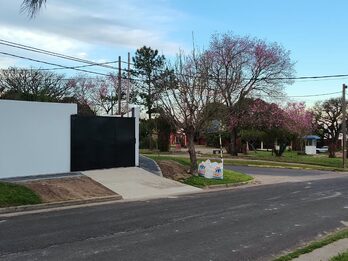 DUEÑO ALQUILA CASA,  SIN INTERMEDIARIOS, SIN GASTOS DE ESCRIBANIA NI DEPOSITO INICIAL
