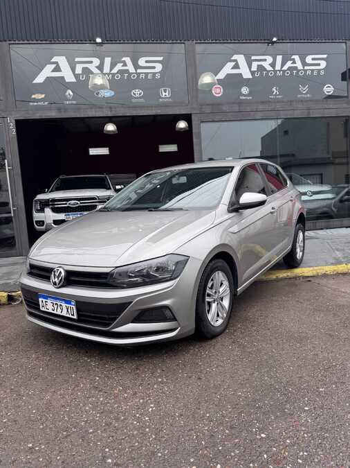 Polo impecable permuto y financio