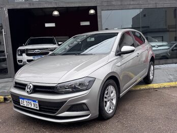 Polo impecable permuto y financio
