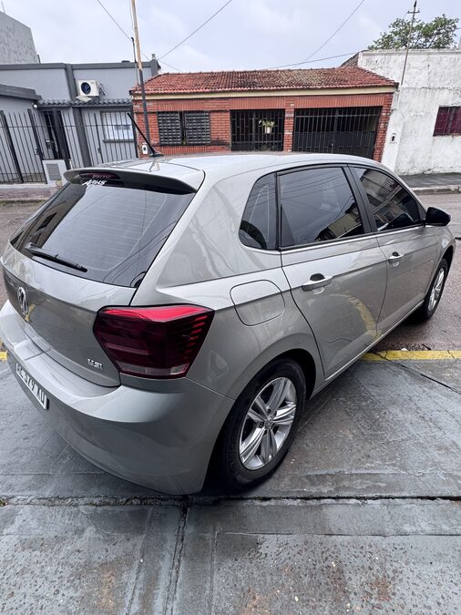 Polo impecable permuto y financio