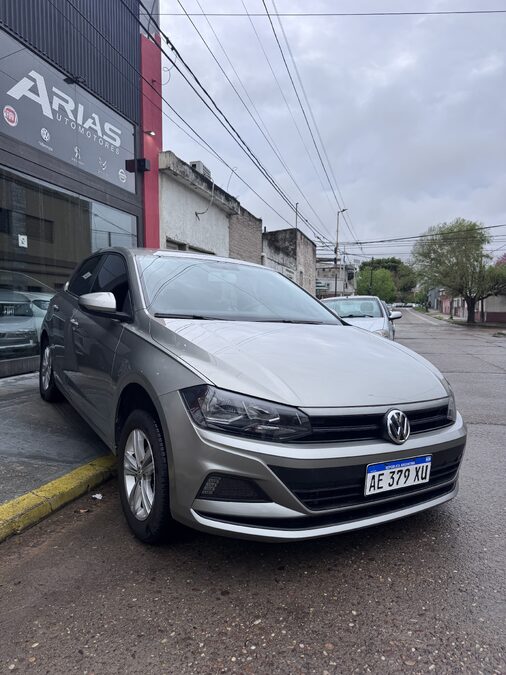 Polo impecable permuto y financio