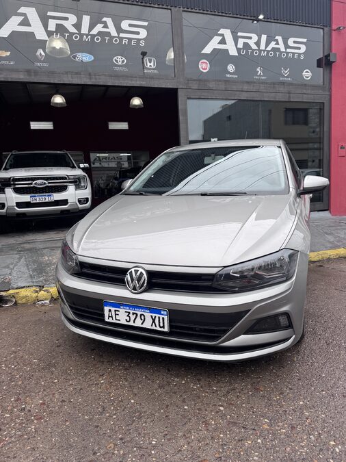 Polo impecable permuto y financio