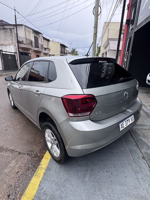Polo impecable permuto y financio