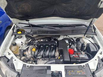 Original Renault Logan Privilege 1.6 MT / 2017