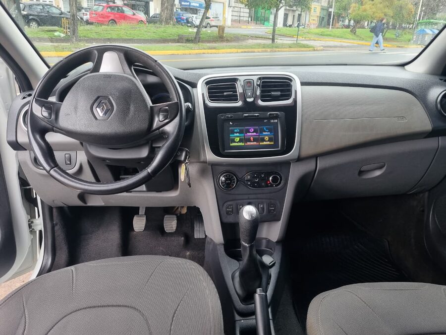 Original Renault Logan Privilege 1.6 MT / 2017