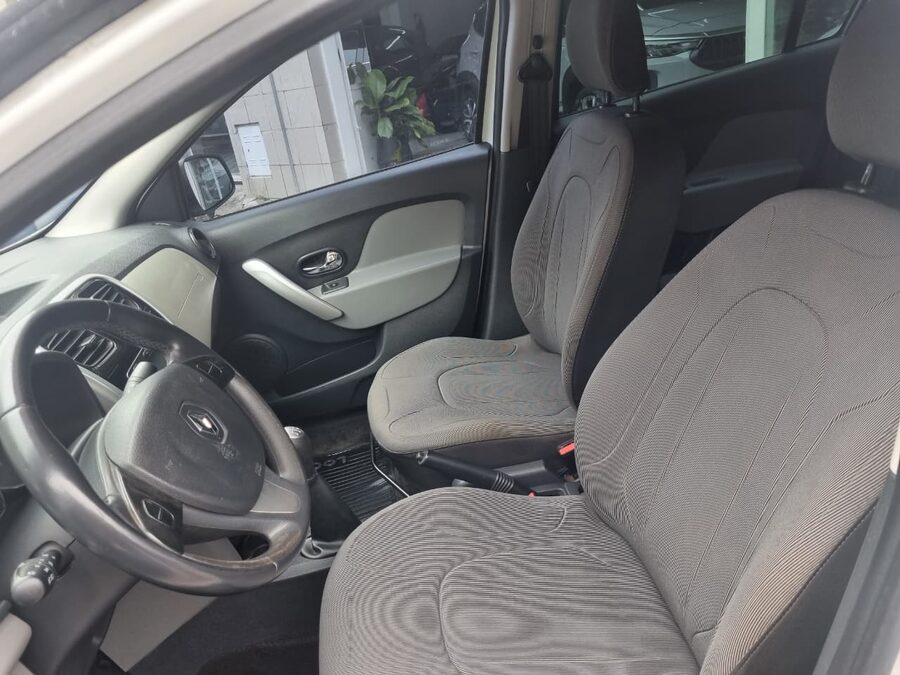 Original Renault Logan Privilege 1.6 MT / 2017