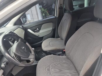 Original Renault Logan Privilege 1.6 MT / 2017