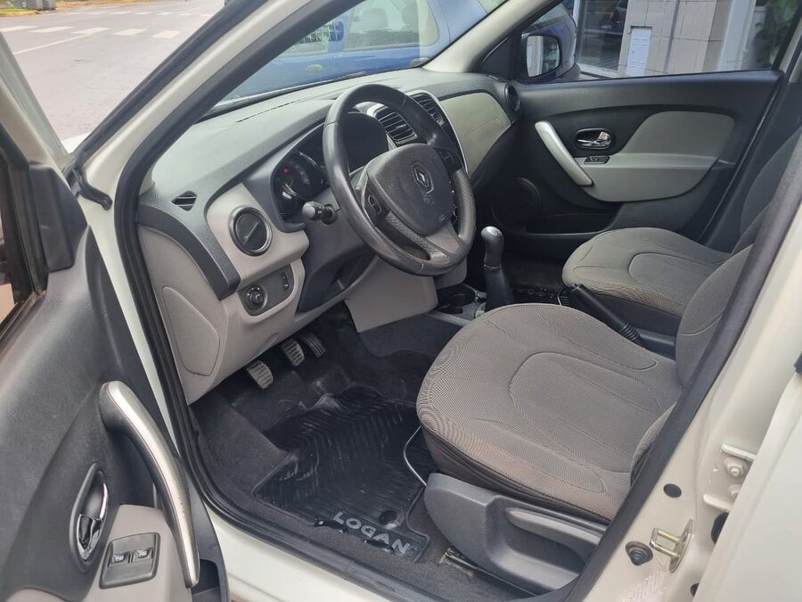 Original Renault Logan Privilege 1.6 MT / 2017