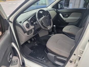 Original Renault Logan Privilege 1.6 MT / 2017
