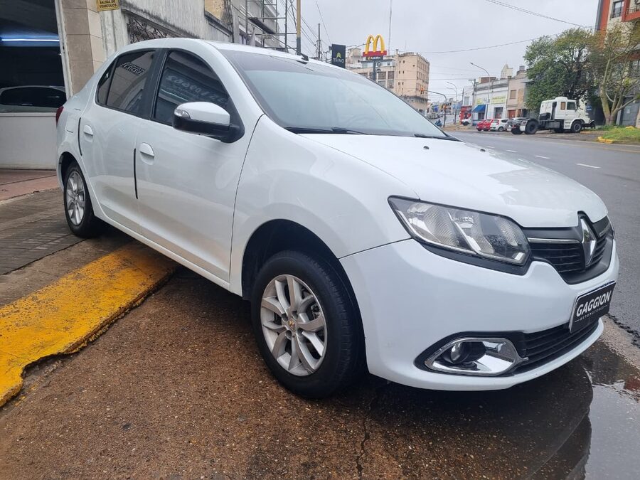 Original Renault Logan Privilege 1.6 MT / 2017