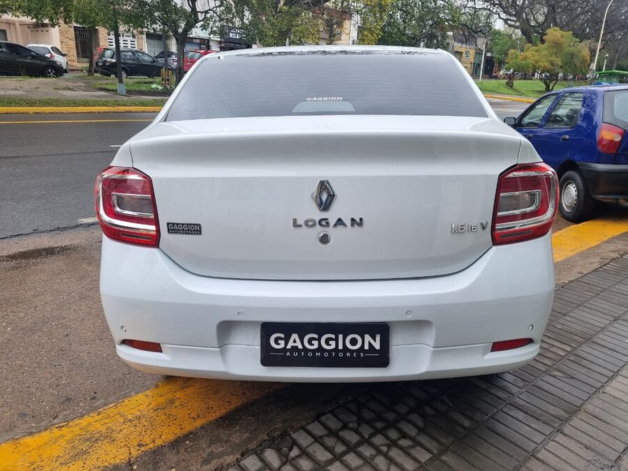 Original Renault Logan Privilege 1.6 MT / 2017