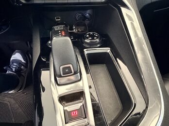 Vendo Allure Plus HDI 39.000km reales 2021 todos los servicios oficiales. Usd 27.500 negociable