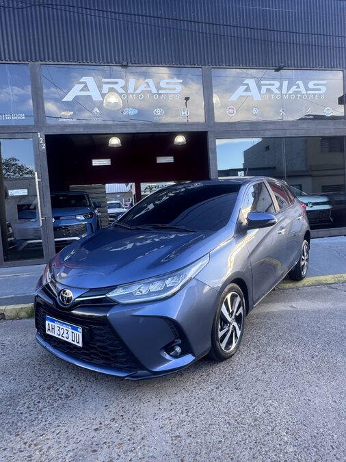 Yaris impecable permuto y financio
