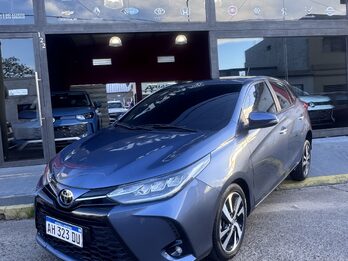Yaris impecable permuto y financio
