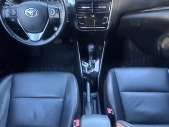 Yaris impecable permuto y financio
