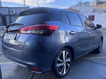 Yaris impecable permuto y financio