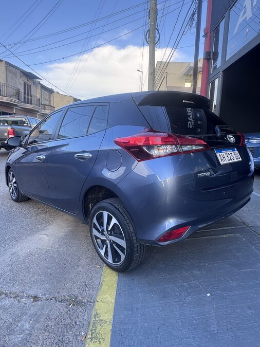 Yaris impecable permuto y financio