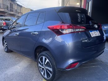Yaris impecable permuto y financio