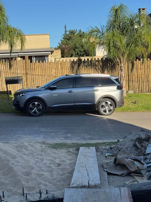 Vendo Allure Plus HDI 39.000km reales 2021 todos los servicios oficiales. Usd 27.500 negociable