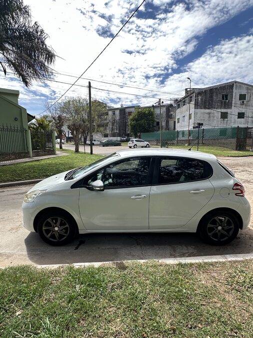 PEUGEOT 208 ALLURE