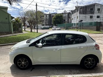 PEUGEOT 208 ALLURE