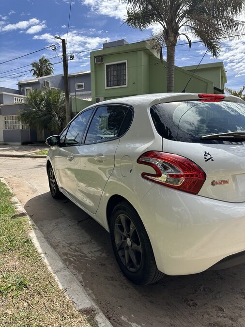 PEUGEOT 208 ALLURE
