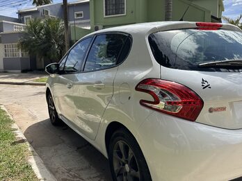 PEUGEOT 208 ALLURE
