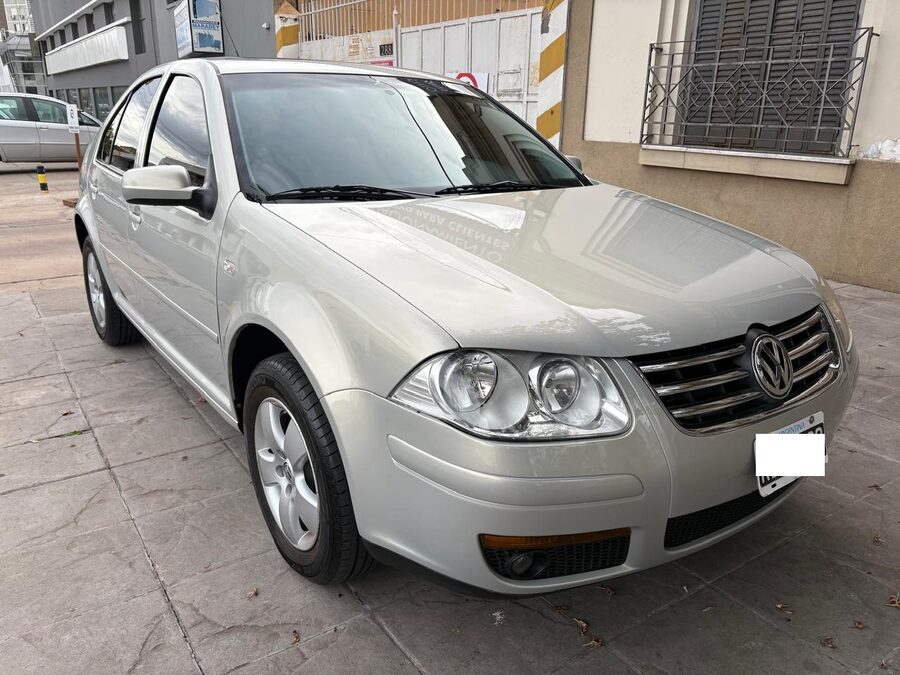 VOLKSWAGEN BORA 2.0 TRENDLINE TIPTRONIC 2011