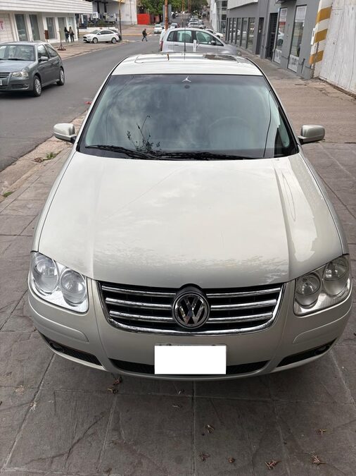 VOLKSWAGEN BORA 2.0 TRENDLINE TIPTRONIC 2011